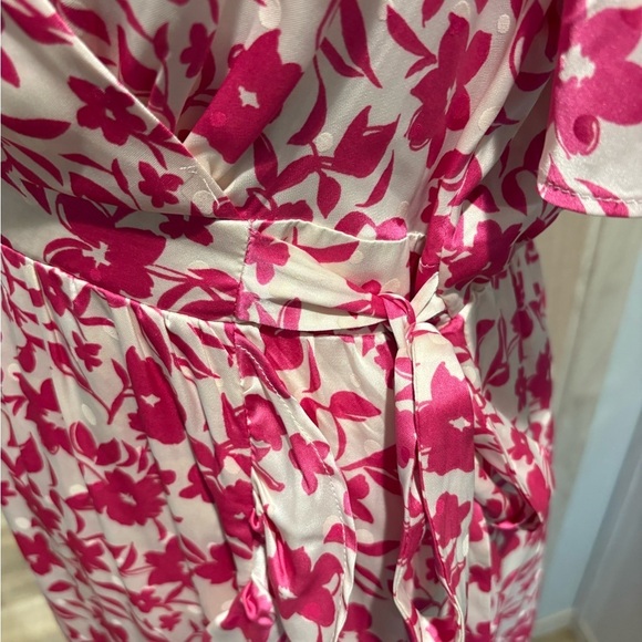 Elegant Pink & White Midi Dress with Flora Detail - Picture 4 of 8